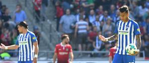 Fassungslos: Davie Selke zeigt sich enttäuscht nach dem 0:3, das die Berliner in der zweiten Halbzeit nur zu einem 1:3 umwandeln konnte. 