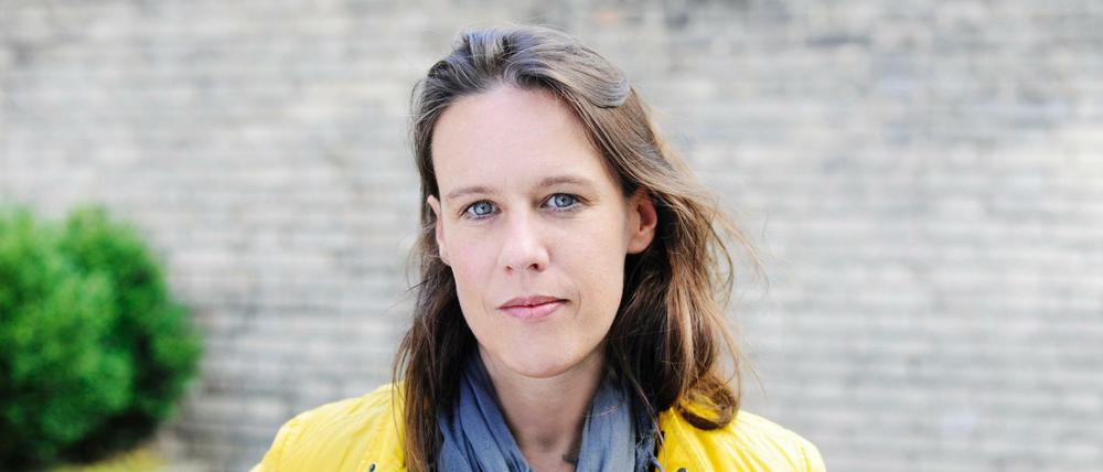 Sarkastischer Witz. Regisseurin Karin Henkel.