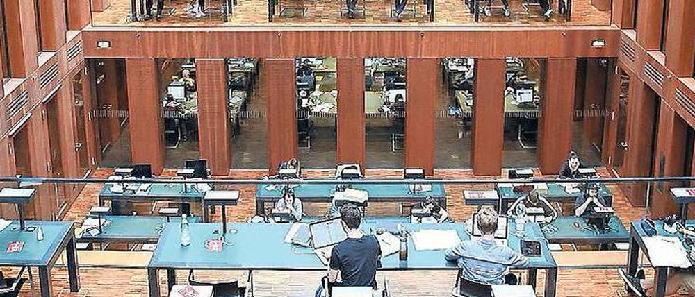 Wissenstempel. Der Trend geht weg von Institutionen (hier die HU-Bibliothek), hin zu dezentralen Gruppen. Wikipedians ist ihre Wissensarbeit oft gar nicht bewusst. 