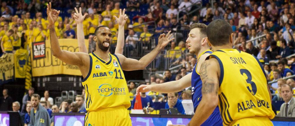 Albas Akeem Vargas und seine Teamkollegen spielten nicht nur groß auf, sondern jubelten auch dementsprechend.