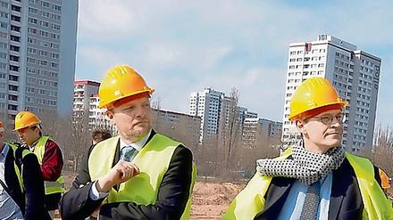 Stefan Komoß (links) mit Michael Müller in Marzahn-Hellersdorf (Archivbild)