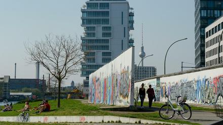 Die East Side Gallery in Friedrichshain ist auch ein beliebtes Ziel für Touristen.