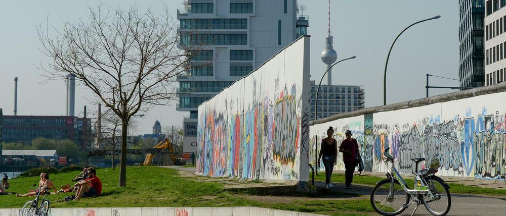 Die East Side Gallery in Friedrichshain ist auch ein beliebtes Ziel für Touristen.