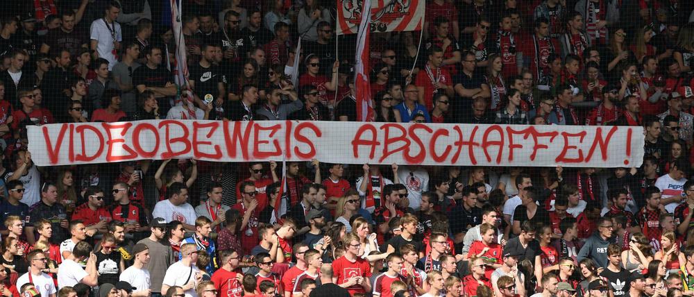 Unter den Fans gibt es großen Widerstand gegen den Videobeweis.