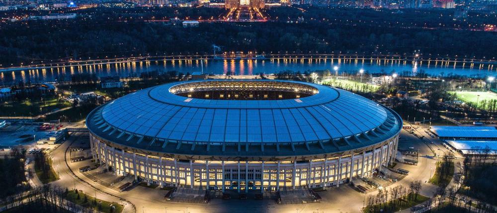 Blick am Abend über das Stadion Luschniki, in dem das Finale der Fußball-WM 2018 stattfindet. 