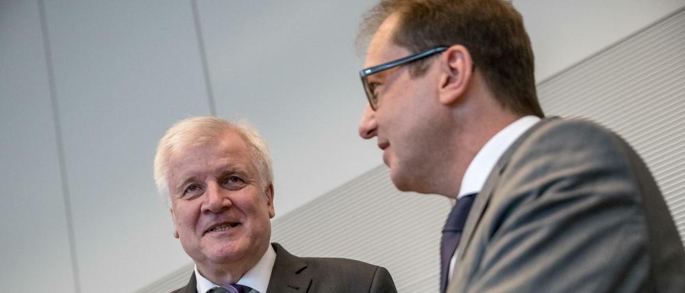 CSU-Granden im Wahlkampfmodus: Horst Seehofer und Alexander Dobrindt setzen lieber auf Populismus statt politische Lösungen.