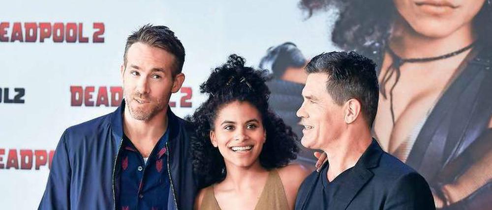 Bei der Pressekonferenz in Berlin präsentieren Ryan Reynolds, Zazie Beetz und Josh Brolin (von links).
