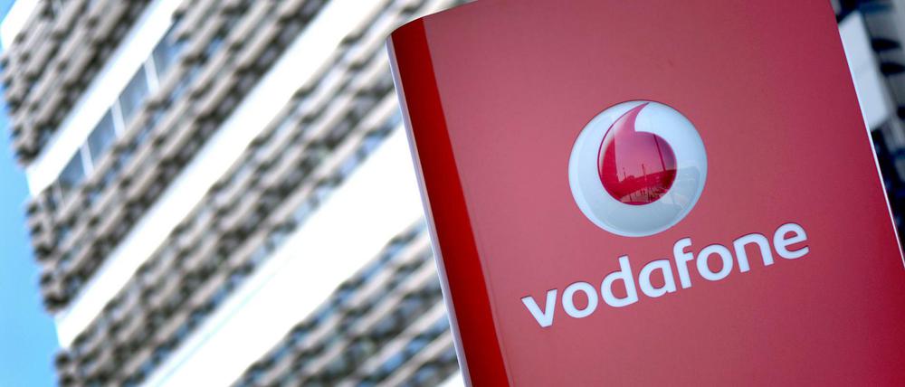 Das Vodafone-Firmenlogo vor der Deutschlandzentrale in Düsseldorf