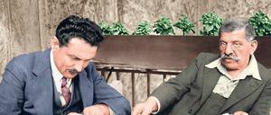 Magnus Hirschfeld (rechts) war Arzt und richtete in Berlin 1919 das weltweit erste Institut für Sexualwissenschaft ein. Hier ist er mit einem Mitarbeiter zu sehen.