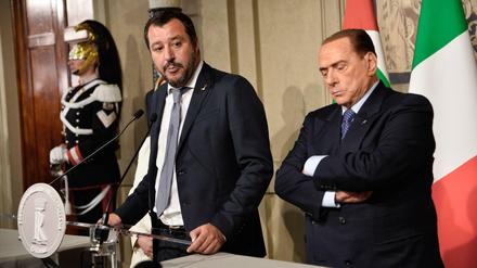 Silvio Berlusconi (r.) hat seine Verweigerungshaltung aufgegeben, die er zuletzt noch neben Matteo Salvini zeigte.