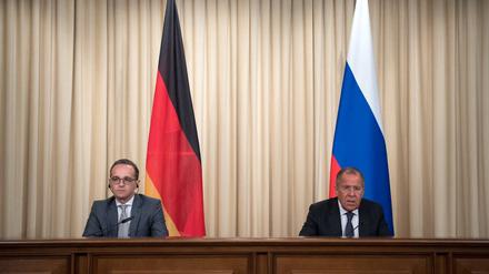 Außenminister Heiko Maas (SPD, l) und sein russischer Amtskollege Sergej Lawrow in Moskau.