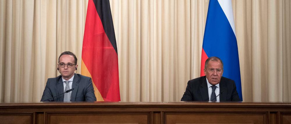 Außenminister Heiko Maas (SPD, l) und sein russischer Amtskollege Sergej Lawrow in Moskau.