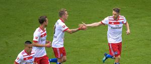 Verhaltener Jubel. Der HSV ist auf Schützenhilfe von Köln angewiesen. 