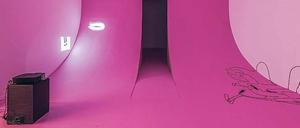 Experiment in Pink. Die Galerie wird zum begehbaren Film.