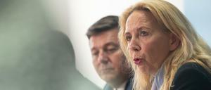 Polizeipräsidentin Barbara Slowik und Innensenator Andreas Geisel (SPD).