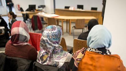 Zuhörerinnen im Arbeitsgericht am 14. April. Die Entscheidung wird heute verkündet. 