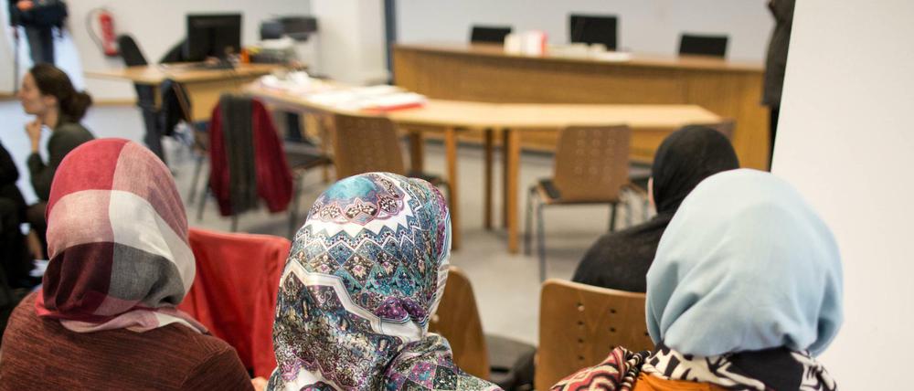 Zuhörerinnen im Arbeitsgericht am 14. April. Die Entscheidung wird heute verkündet.
