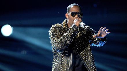  R&amp;B-Sänger R. Kelly 2013 bei den BET Awards in Los Angeles. 
