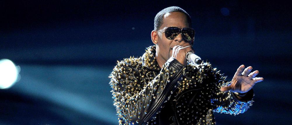  R&amp;B-Sänger R. Kelly 2013 bei den BET Awards in Los Angeles. 