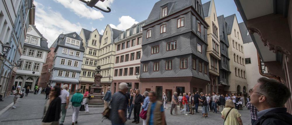 Aus Alt mach Neu. Zahlreiche Häuser der Frankfurter Altstadt sind im Zweiten Weltkrieg zerstört worden. Die Stadt hat sie wieder aufgebaut.