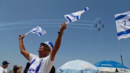 Stolz auf die eigene Wehrhaftigkeit. Israelis feierten den Geburtstag ihres Staates am 19. April.