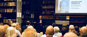 Rupert Scholz, 81 Jahre und Mitglied der CDU, bei einem Vortrag über "Migration und Obergrenze" in der Bibliothek für Konservatismus in der Charlottenburger Fasanenstraße.