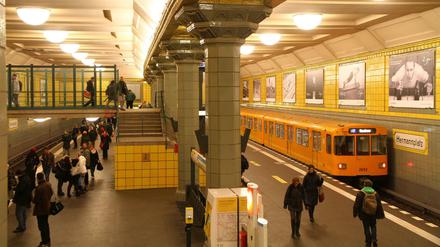 Tatort U-Bahnhof Hermannplatz. Hier schlug ein junger Mann einem Schwulen ins Gesicht.