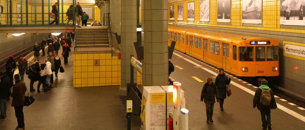 Tatort U-Bahnhof Hermannplatz. Hier schlug ein junger Mann einem Schwulen ins Gesicht.