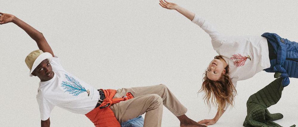 Models machen Gymnastik in Ecoalf