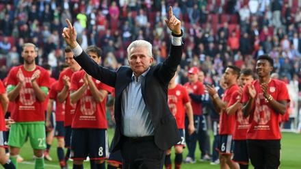 Jupp Heynckes und die Bayern zelebrieren den Titel bereits am 29. Spieltag. Seit sechs Jahren dominieren sie die Bundesliga.