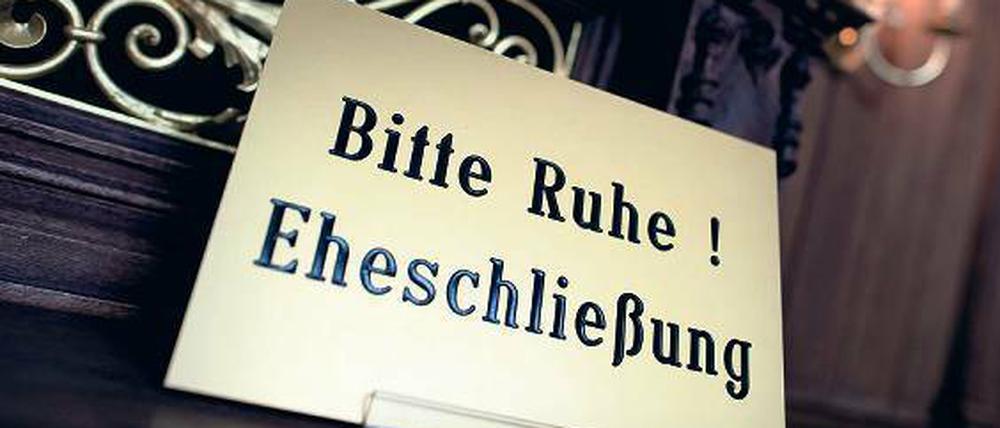 Ruhig bleiben. Beim Standesamt braucht man vor allem: Geduld.