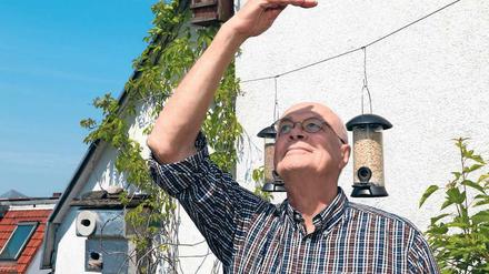  Klaus Roggel informiert über den Nistkastenbau. 