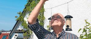  Klaus Roggel informiert über den Nistkastenbau. 