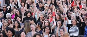 Protestmarsch. Frauen aus der Filmbranche vereint auf dem Roten Teppich.