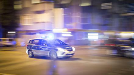 Polizei im nächtlichen Einsatz (Symbolbild).