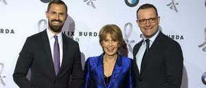 Bundesgesundheitsminister Jens Spahn und sein Ehemann Daniel Funke gemeinsam mit der Mutter von Felix Burda, der mit 31 Jahren an Darmkrebs verstarb.