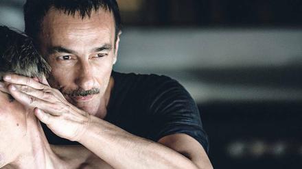 Leichtigkeit und heiliger Ernst. Der griechische Choreograf Dimitris Papaioannou greift in „Neues Stück I – Seit sie“ auf antike Mythen zurück, erweist aber auch Pina Bausch seine Referenz.