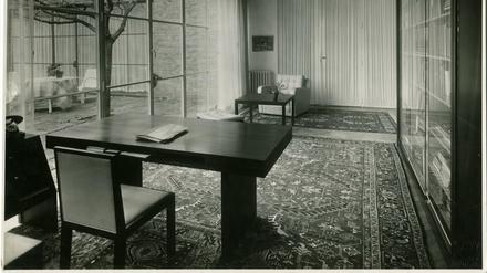 Blick ins Herrenzimmer. Originalabzug im Archiv des Kunstgewerbemuseums.