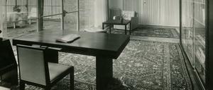 Blick ins Herrenzimmer. Originalabzug im Archiv des Kunstgewerbemuseums.