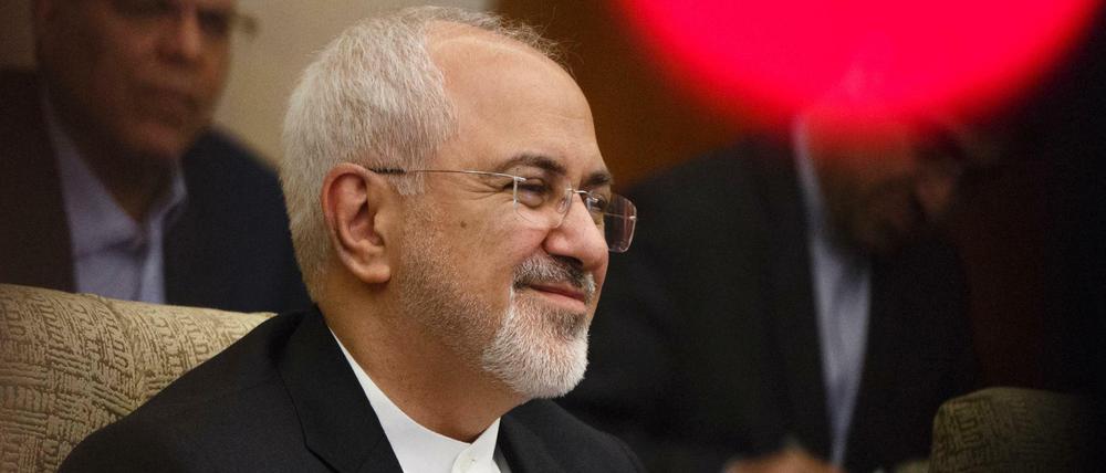 Mohammed Dschawad Sarif, Außenminister des Iran, bei einem Gespräch mit seinem chinesischen Amtskollegen Yi. 