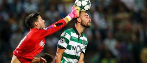 Bas Dost, hier in einem Spiel gegen Borussia Dortmund, wurde am Dienstagnachmittag auf dem Gelände seines Clubs Sporting Lissabon attackiert.
