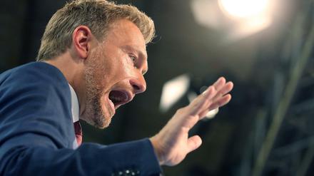 Christian Lindner, FDP-Vorsitzender, hält auf dem Bundesparteitag der FDP am 12. Mai seine Rede.