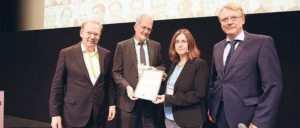 Die Informatikerin Shafi Goldwasser wurde von Sebastian Turner (Tagesspiegel), Christoph Meinel (Hasso-Plattner-Institut), Michael Waidner (Fraunhofer SIT) und Christof Schütte (Zuse-Insitut Berlin) feierlich in die „Hall of Fame of the Digital Age“ aufgenommen.