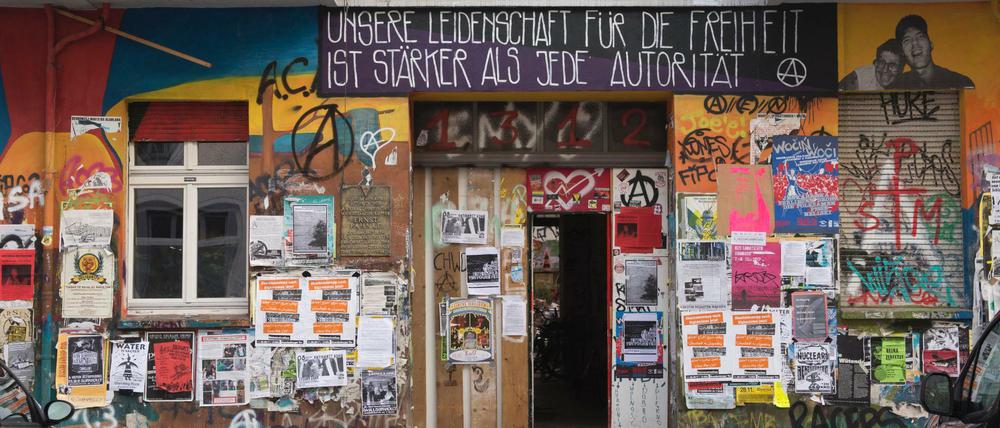 Das Haus Nr. 94 in der Rigaer Straße: Dort befindet sich die Autonomen-Kneipe "Kadterschmiede".