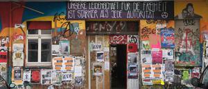 Das Haus Nr. 94 in der Rigaer Straße: Dort befindet sich die Autonomen-Kneipe "Kadterschmiede".