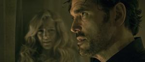 Matt Dillon als Serienmörder mit einem seiner Opfer (Riley Keough).