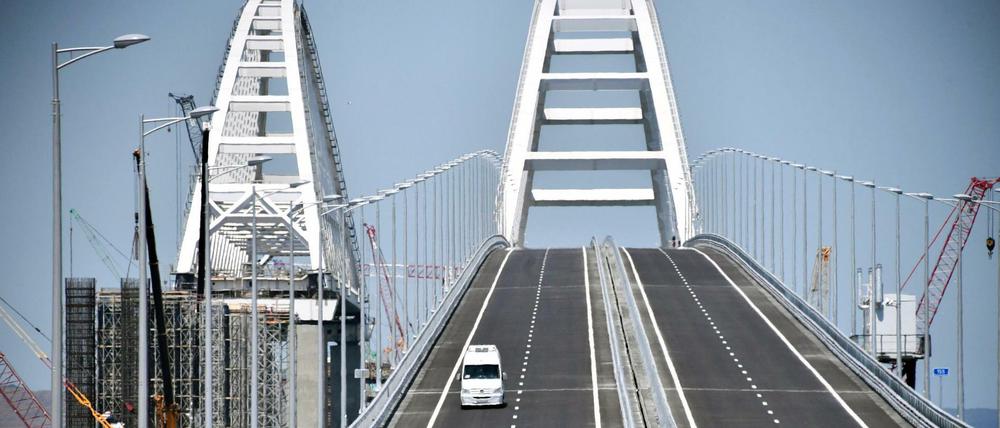Blick auf die neue Brücke, die die Halbinsel Krim mit dem russischen Festland verbindet.