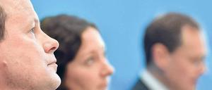 Uneinig. Kultursenator Klaus Lederer (Linke), Wirtschaftssenatorin Ramona Pop (Grüne) und der Regierende Bürgermeister Michael Müller (SPD). 