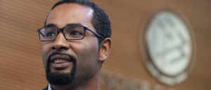 "Absolutes Eigentor": Der DFB-Integrationsbeauftragte Cacau hat das Treffen der Nationalspieler Özil und Gündogan mit dem türkischen Präsidenten Erdogan kritisiert.