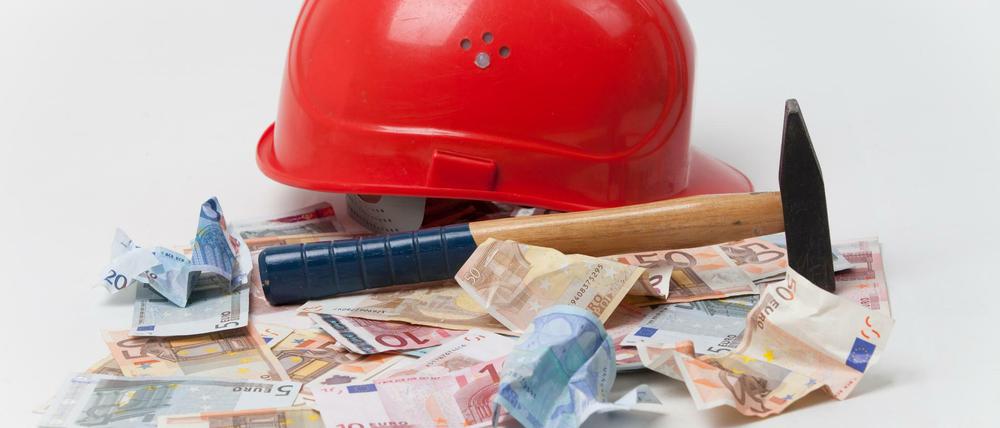 Eine Rente von der Firma: Das soll die gesetzliche Rente aufbessern. Doch wegen der nicht enden wollenden Niedrigzinsphase bekommen jetzt immer mehr Anbieter Probleme.